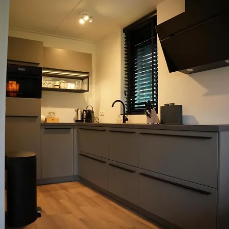 Ferienhaus De Appelbloesem 6-persoons Met Overdekte Hottub, Barrelsauna, Lounge, Wifi