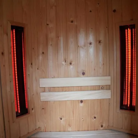 De Appelbloesem 6-persoons Met Overdekte Hottub, Barrelsauna, Lounge, Wifi Lievelde