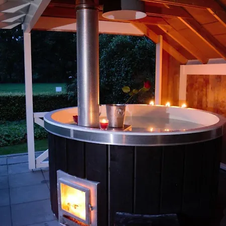 De Appelbloesem 6-persoons Met Overdekte Hottub, Barrelsauna, Lounge, Wifi Ferienhaus