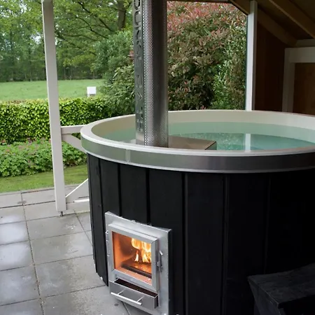 De Appelbloesem 6-persoons Met Overdekte Hottub, Barrelsauna, Lounge, Wifi Holiday home