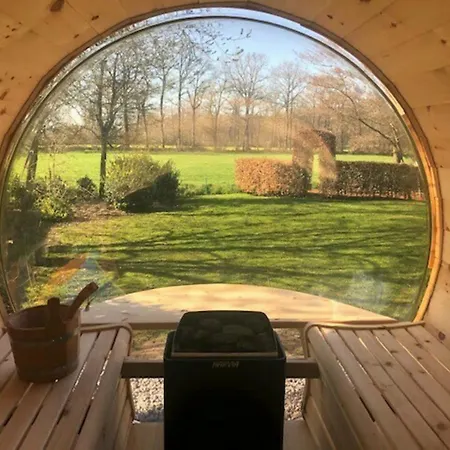 Holiday home De Appelbloesem 6-persoons Met Overdekte Hottub, Barrelsauna, Lounge, Wifi