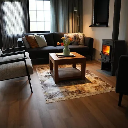 De Appelbloesem 6-persoons Met Overdekte Hottub, Barrelsauna, Lounge, Wifi