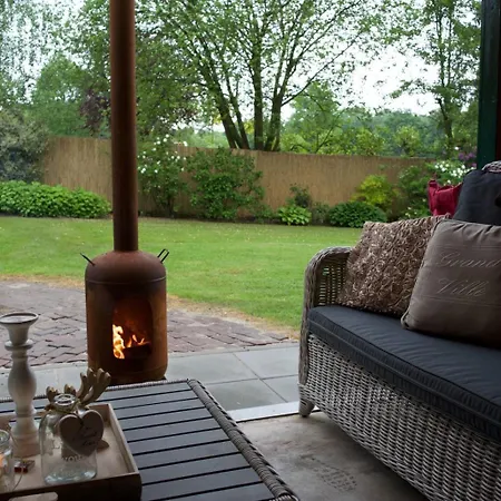De Appelbloesem 6-persoons Met Overdekte Hottub, Barrelsauna, Lounge, Wifi Holiday home