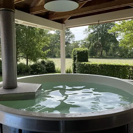 Semesterbostad De Appelbloesem 6-persoons Met Overdekte Hottub, Barrelsauna, Lounge, Wifi