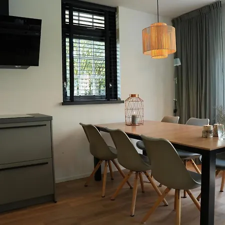 Ferienhaus De Appelbloesem 6-persoons Met Overdekte Hottub, Barrelsauna, Lounge, Wifi *