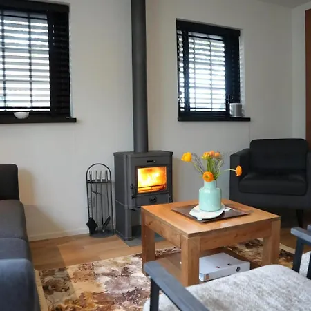 Ferienhaus De Appelbloesem 6-persoons Met Overdekte Hottub, Barrelsauna, Lounge, Wifi Lievelde