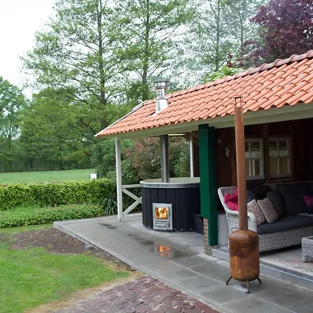 De Appelbloesem 6-persoons Met Overdekte Hottub, Barrelsauna, Lounge, Wifi *