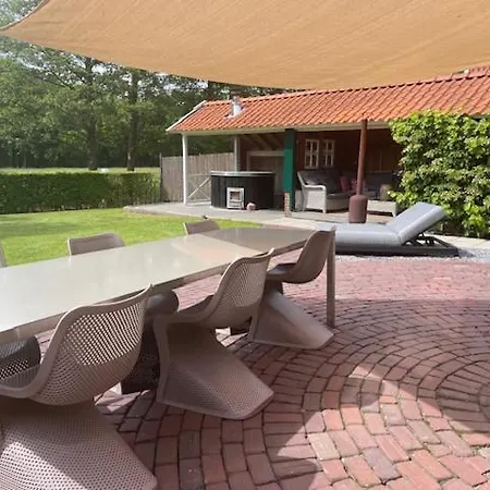 De Appelbloesem 6-persoons Met Overdekte Hottub, Barrelsauna, Lounge, Wifi Ferienhaus Lievelde