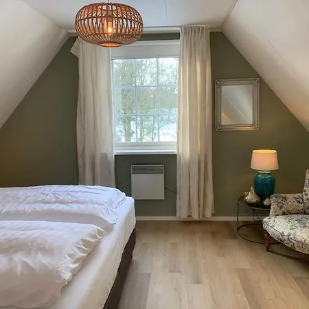 De Appelbloesem 6-persoons Met Overdekte Hottub, Barrelsauna, Lounge, Wifi * Lievelde