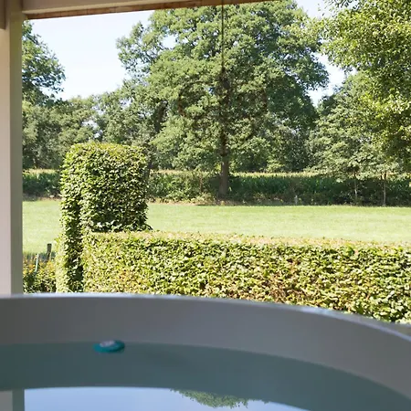 Ferienhaus De Appelbloesem 6-persoons Met Overdekte Hottub, Barrelsauna, Lounge, Wifi