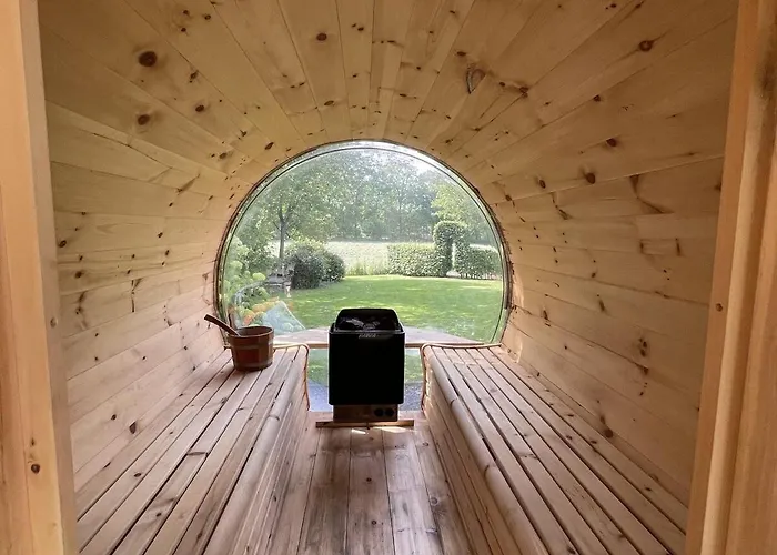 De Appelbloesem 6-persoons Met Overdekte Hottub, Barrelsauna, Lounge, Wifi Сasa de vacaciones