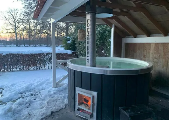 De Appelbloesem 6-persoons Met Overdekte Hottub, Barrelsauna, Lounge, Wifi *