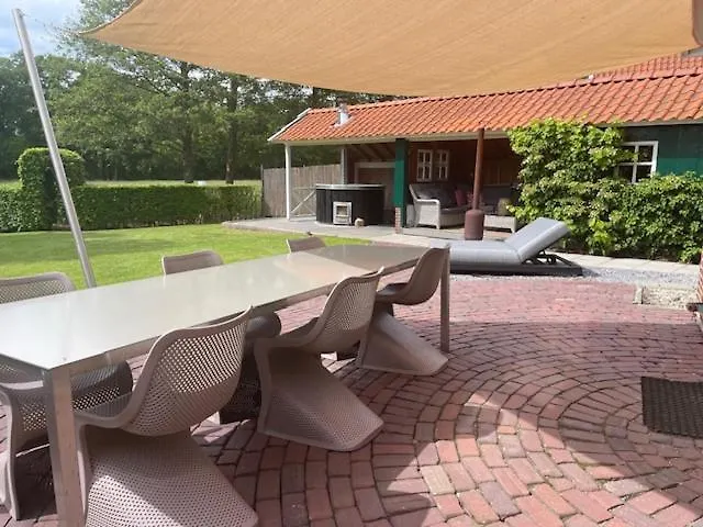 De Appelbloesem 6-persoons Met Overdekte Hottub, Barrelsauna, Lounge, Wifi Сasa de vacaciones Lievelde