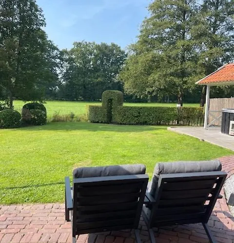 De Appelbloesem 6-persoons Met Overdekte Hottub, Barrelsauna, Lounge, Wifi *