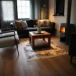 De Appelbloesem 6-persoons Met Overdekte Hottub, Barrelsauna, Lounge, Wifi