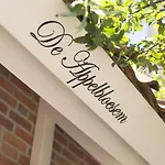 De Appelbloesem 6-persoons Met Overdekte Hottub, Barrelsauna, Lounge, Wifi * Lievelde