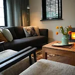 Dom wakacyjny De Appelbloesem 6-persoons Met Overdekte Hottub, Barrelsauna, Lounge, Wifi