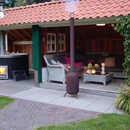 De Appelbloesem 6-persoons Met Overdekte Hottub, Barrelsauna, Lounge, Wifi Prázdninový dům Lievelde