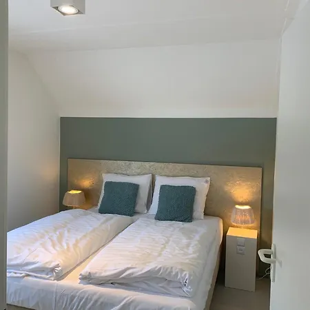 De Appelbloesem 6-persoons Met Overdekte Hottub, Barrelsauna, Lounge, Wifi