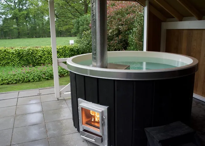 De Appelbloesem 6-persoons Met Overdekte Hottub, Barrelsauna, Lounge, Wifi Prázdninový dům