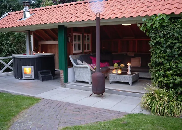 De Appelbloesem 6-persoons Met Overdekte Hottub, Barrelsauna, Lounge, Wifi Prázdninový dům Lievelde