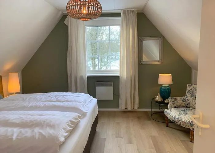 De Appelbloesem 6-persoons Met Overdekte Hottub, Barrelsauna, Lounge, Wifi * Lievelde